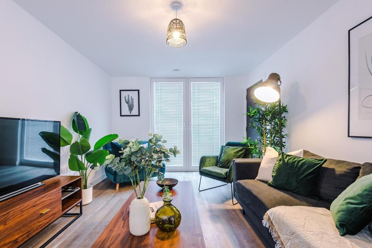 Apartment New Trafford Loft - Free Parking Manchester