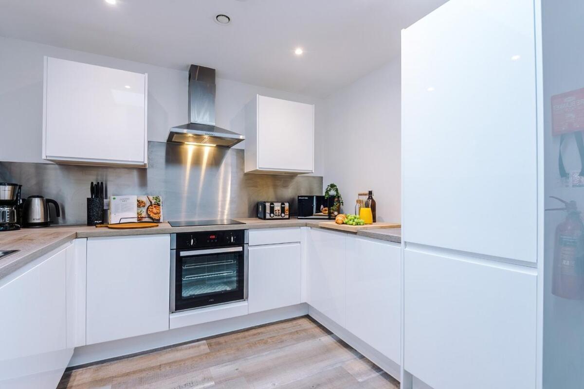 New Trafford Loft - Free Parking *