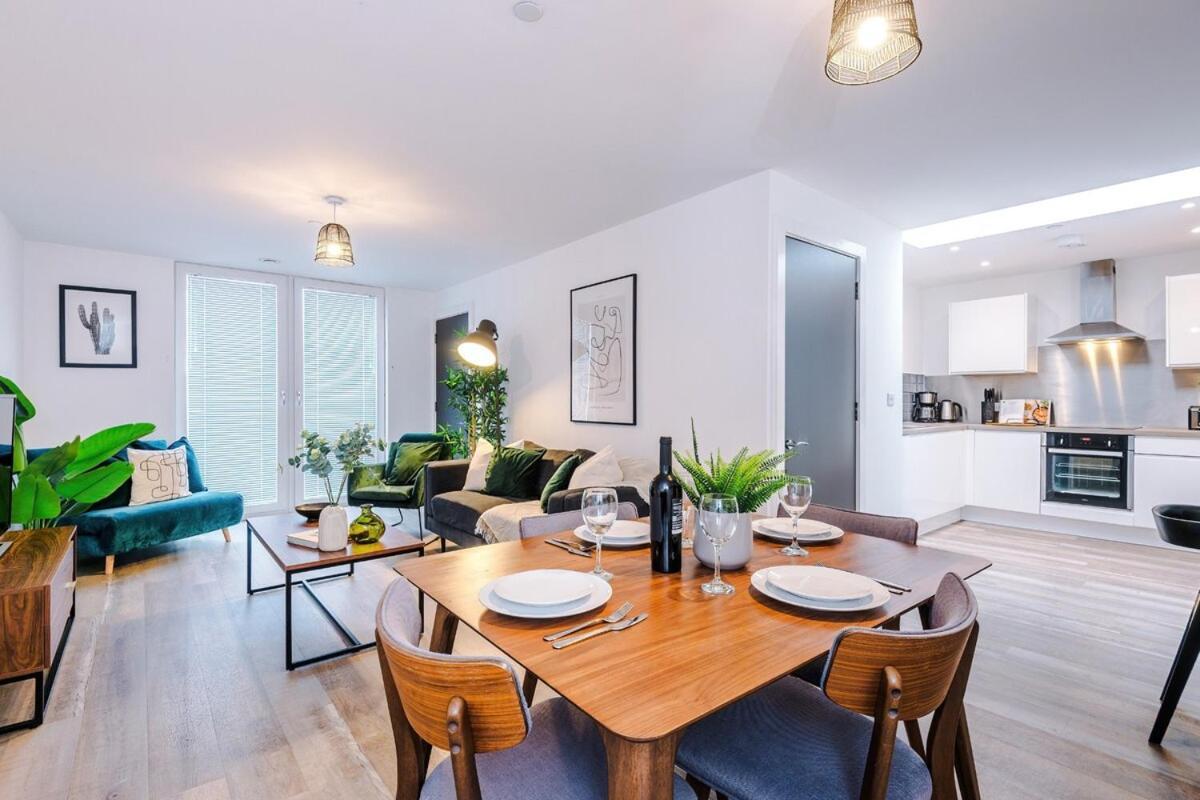 New Trafford Loft - Free Parking Apartment *