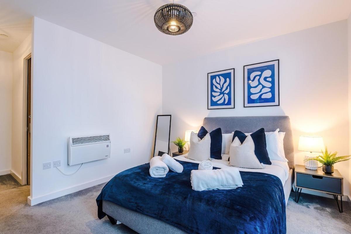 New Trafford Loft - Free Parking *